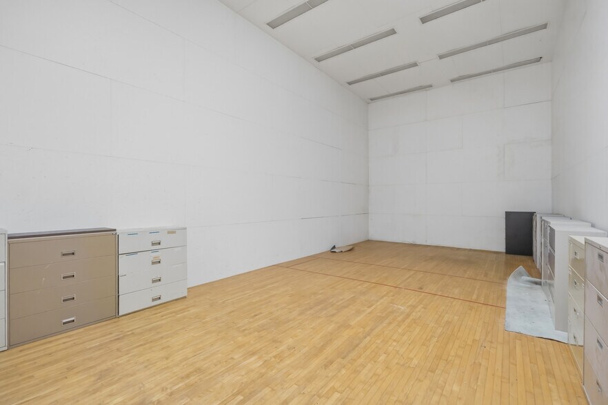 More Photos Of 5375 Industrial Dr, Huntington Beach Light Distribution For Sale