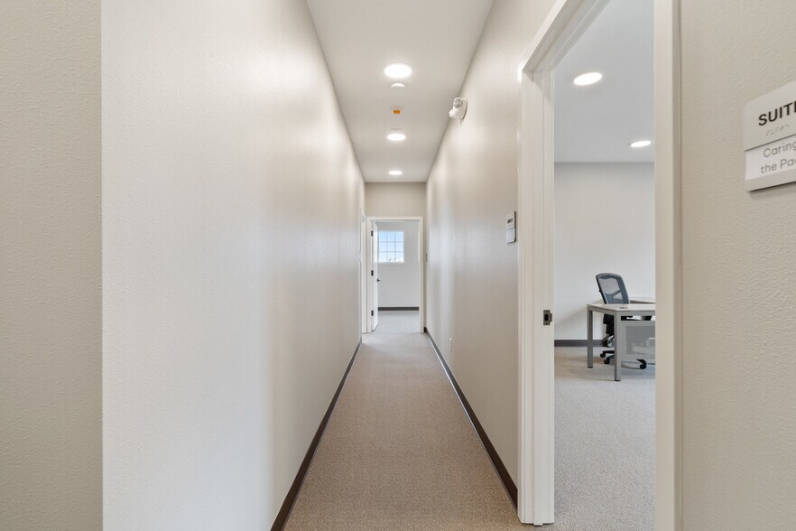 More Photos Of 2210 NE 22nd St, Lincoln City Office For Lease