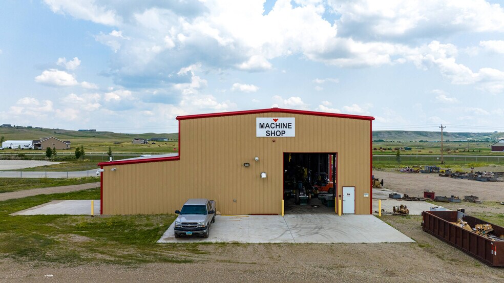 More Photos Of 611 37th Ave SE, Williston Warehouse For Sale