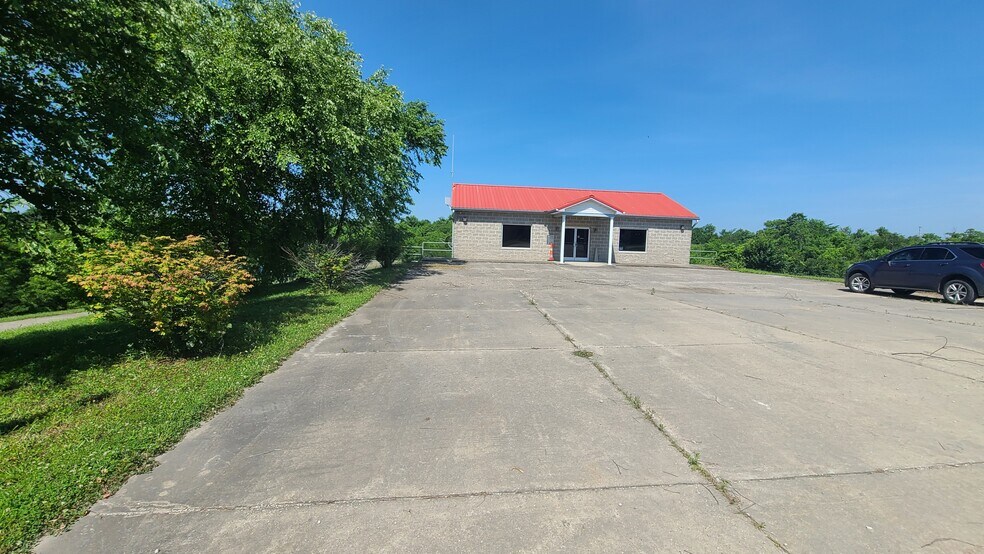 More Photos Of 25 Ruthman Dr, Dry Ridge Loft Creative Space For Lease
