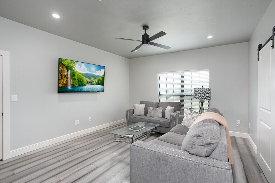 More Photos Of 301 W State Highway 72, Kenedy Hotel For Sale