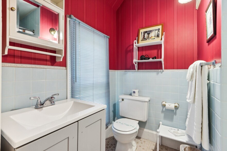 More Photos Of 910 River Rd, Wisconsin Dells Hotel For Sale