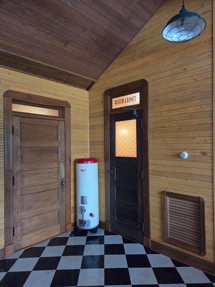 More Photos Of 815-817 Rosedale Dr, New Orleans Office For Sale