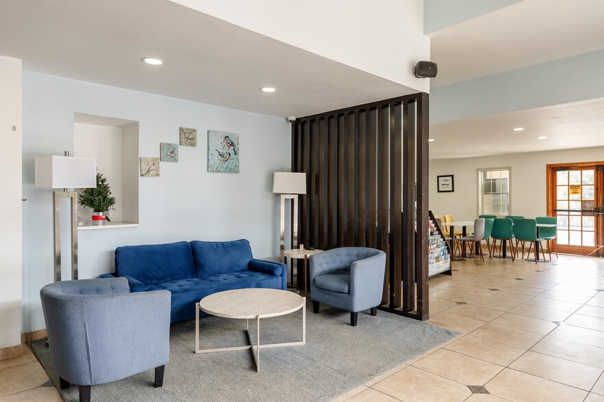 More Photos Of 8247 NE Sandy Blvd, Portland Hotel For Sale