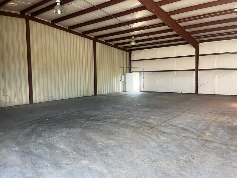 More Photos Of 11714 Arch St Pike, Little Rock Warehouse For Lease