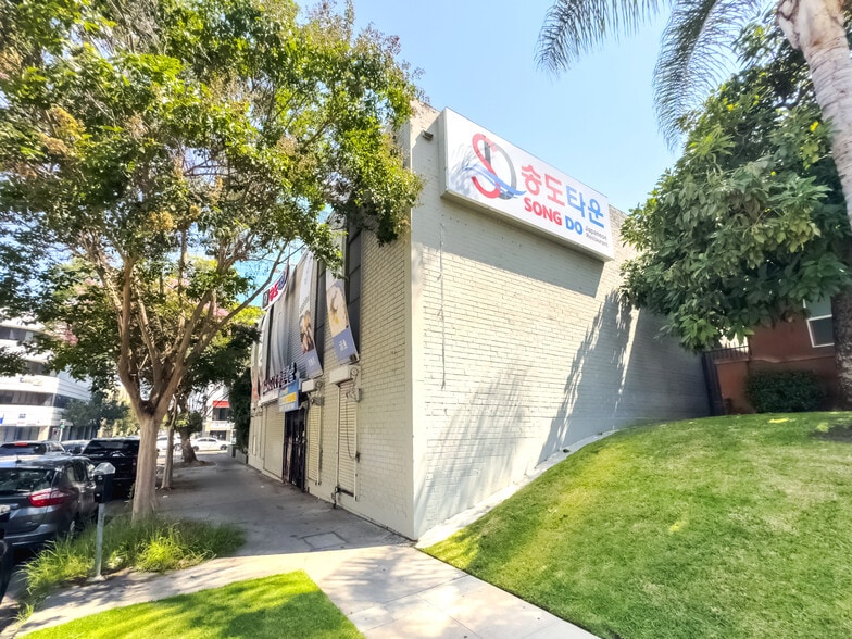 More Photos Of 600 S New Hampshire, Los Angeles Storefront Retail Office For Lease