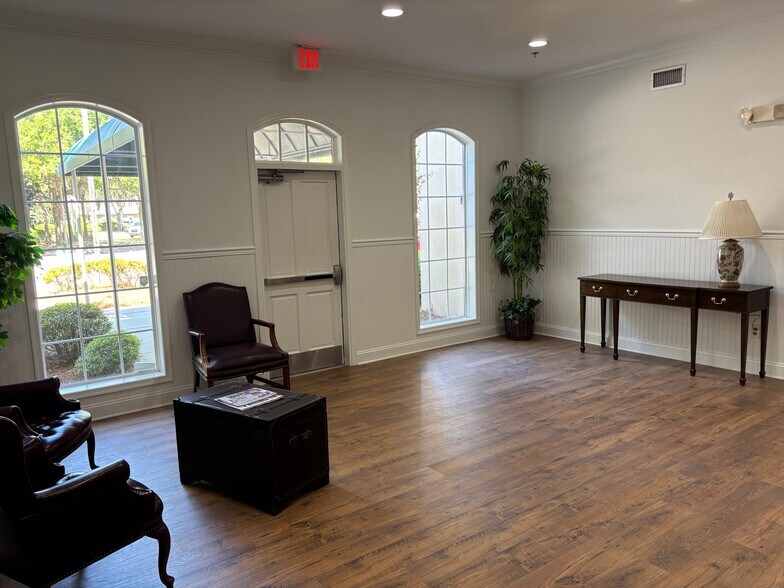 More Photos Of 10 Plantation Park Dr, Bluffton Office For Lease
