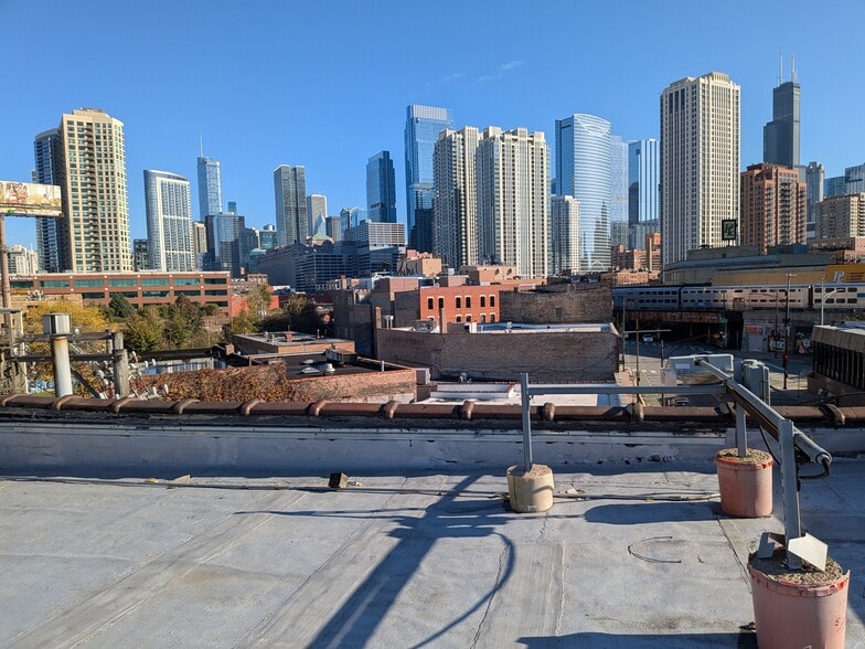 More Photos Of 485 N Milwaukee Ave, Chicago Storefront Retail Residential For Lease