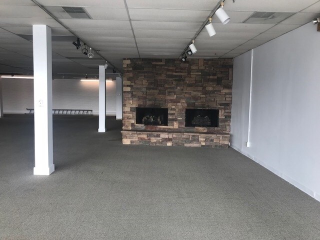 More Photos Of 8125-8187 Mall Rd, Florence Unknown For Lease
