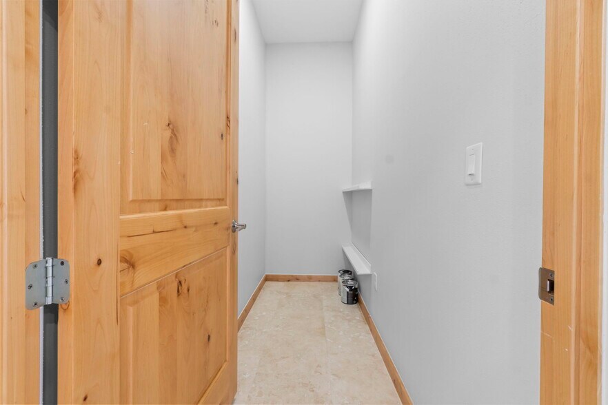 More Photos Of 25329 Budde Rd, The Woodlands Unknown For Lease