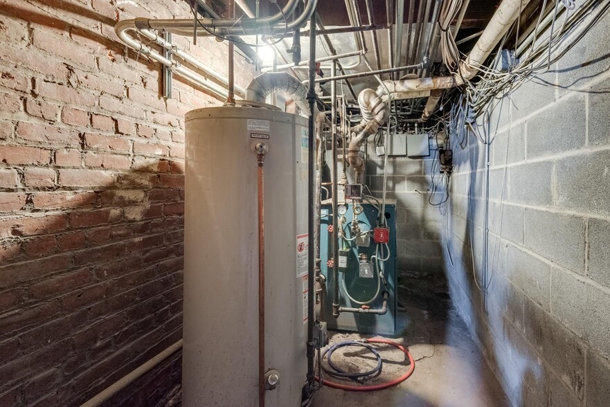 More Photos Of 4014 83rd St, Elmhurst Apartments For Lease