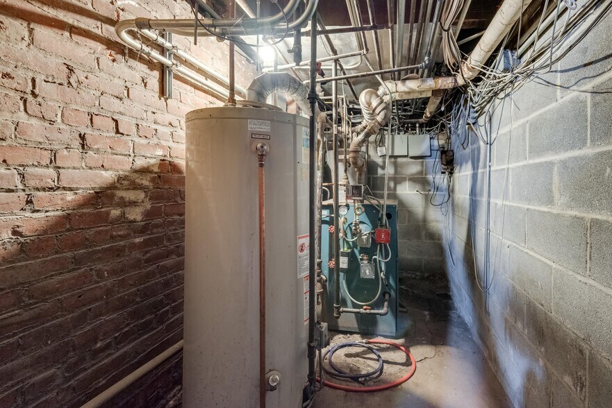 More Photos Of 4014 83rd St, Elmhurst Apartments For Lease