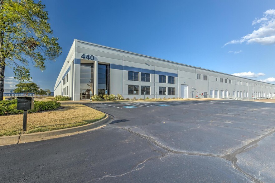 More Photos Of 440-480 Stateline Rd E, Southaven Warehouse For Lease