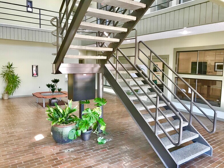 More Photos Of 22014 7th Ave S, Des Moines Medical For Lease