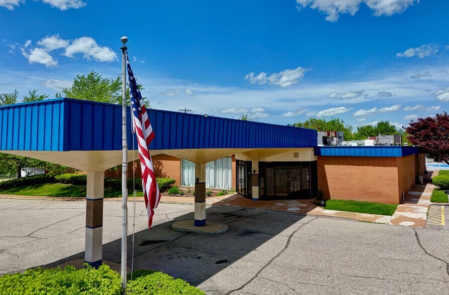 More Photos Of 52601 Holiday Dr, Saint Clairsville Hotel For Sale