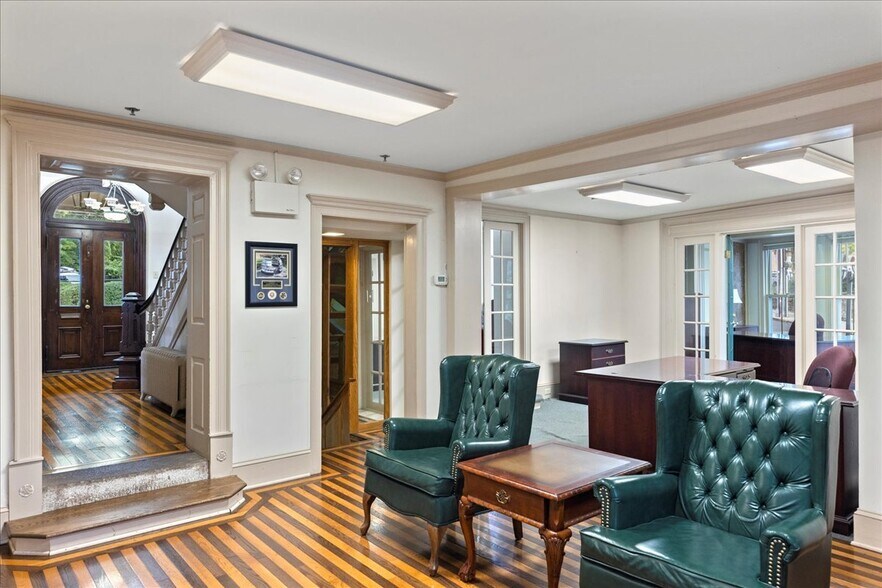 More Photos Of 152 N Main St, Doylestown Medical For Lease