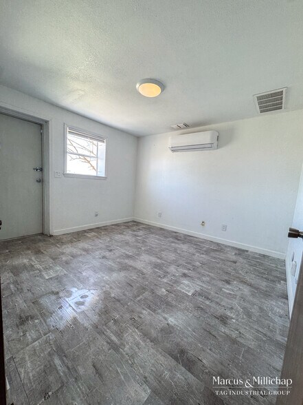 More Photos Of 209 Tradesmen Dr, Hutto Warehouse For Sale