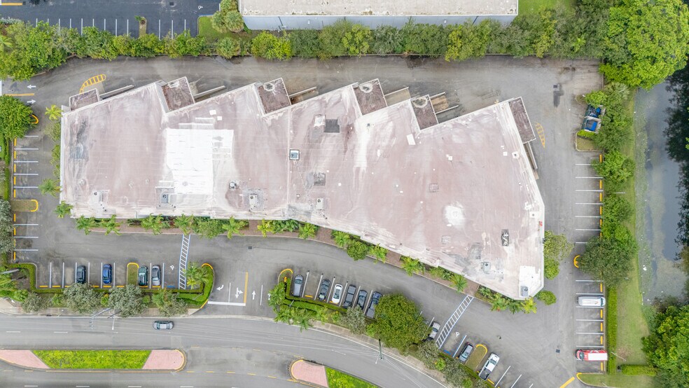 More Photos Of 10300-10380 NW 53rd St, Sunrise Distribution For Lease