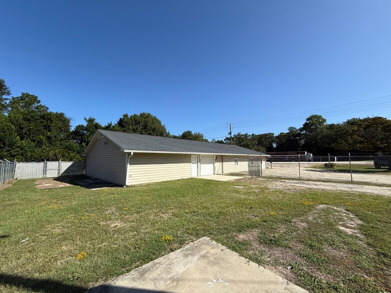 More Photos Of 3738 Boone Trl, Fayetteville Office For Sale