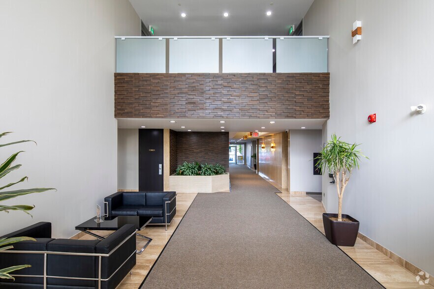 More Photos Of 710 Dorval Dr, Oakville Coworking Space