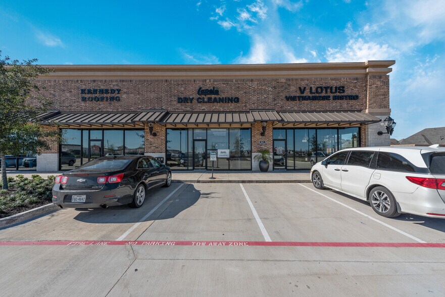 More Photos Of 4821 Lj Pky, Sugar Land Storefront For Lease