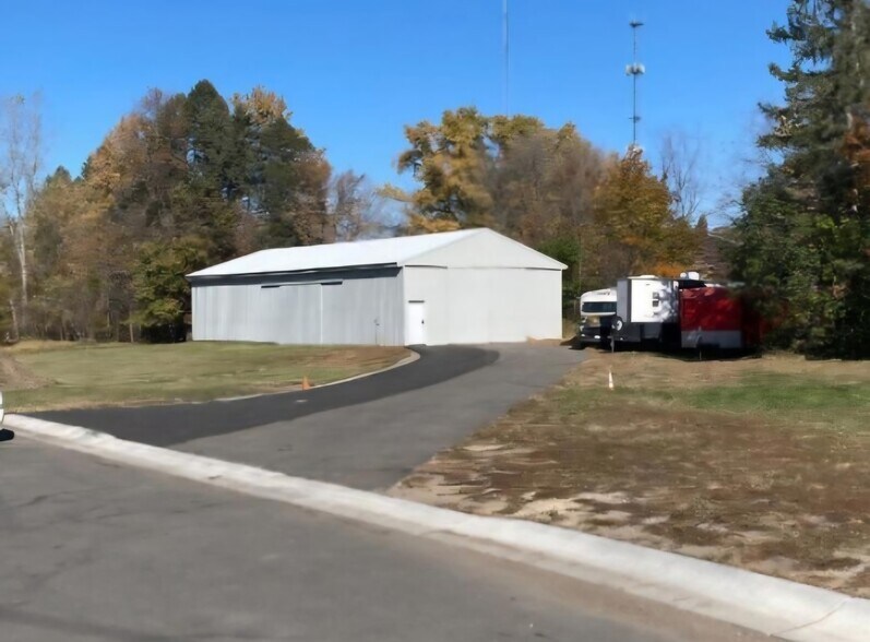 More Photos Of 1507 Saint Paul Rd, Faribault Flex For Sale