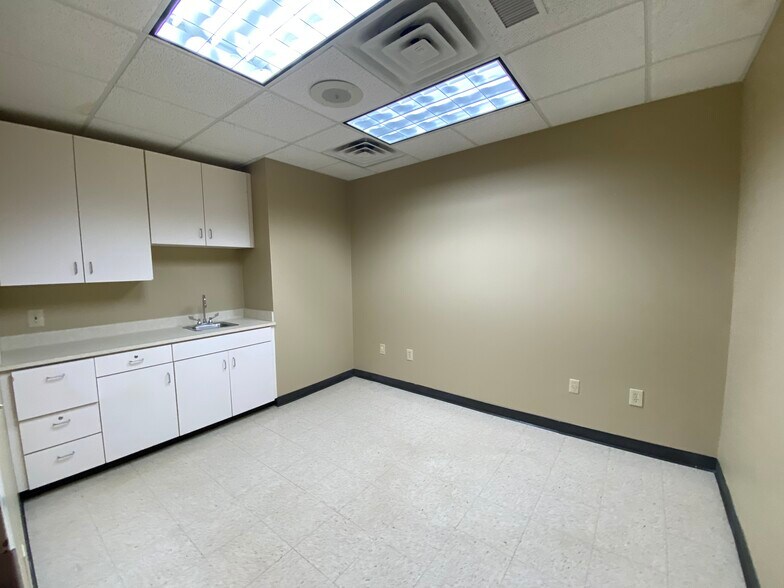 More Photos Of 784 Prince Ave, Athens Medical For Sale