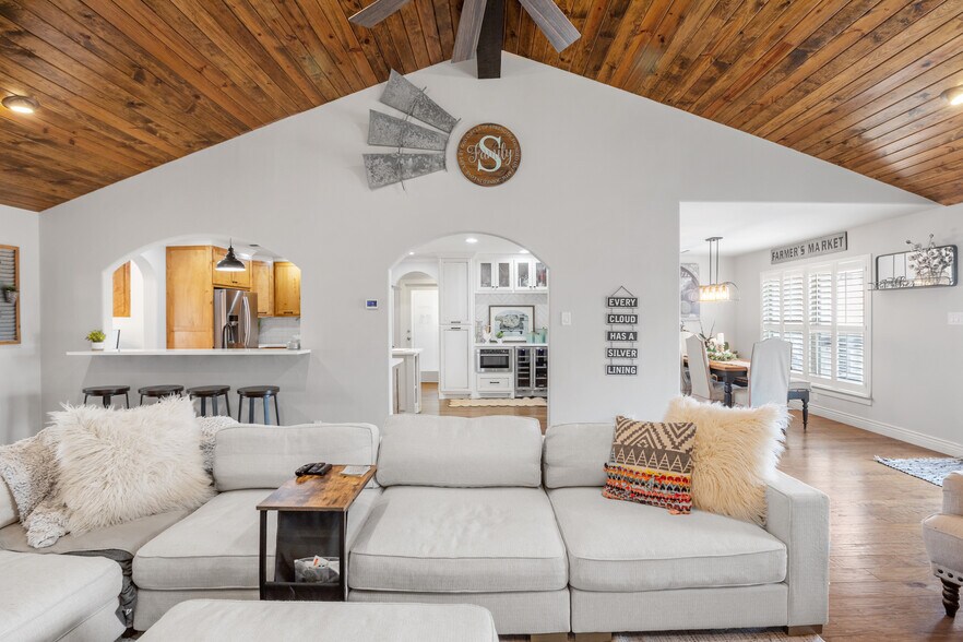 More Photos Of 608 W Morse St, Fredericksburg Specialty For Sale