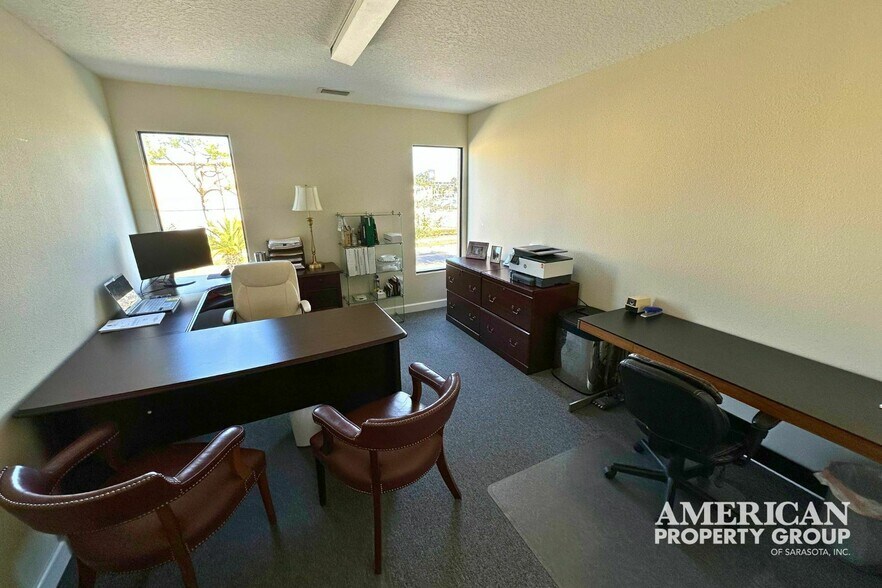 More Photos Of 7910 N Tamiami Trl, Sarasota Office For Sale
