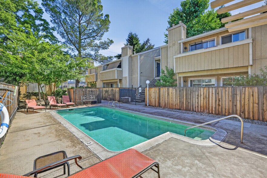 More Photos Of 2330 Hurley Way, Sacramento Apartments For Sale