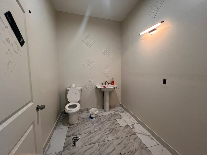 More Photos Of 2604 W 54th St, Los Angeles Storefront Retail Office For Sale