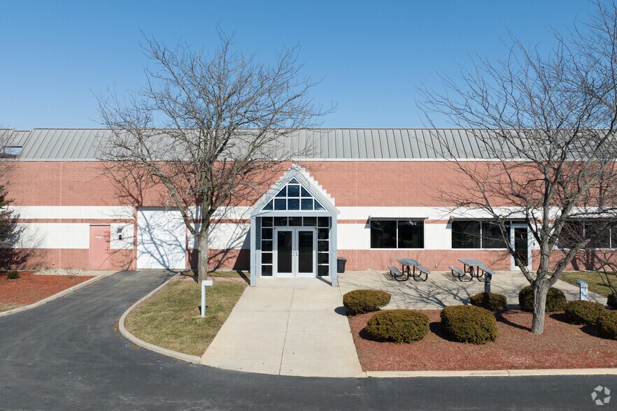 More Photos Of 580 Longbow Dr, Maumee Office For Lease