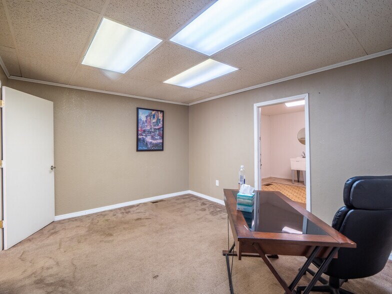 More Photos Of 426 E Wyandotte Ave, Mcalester Office For Sale