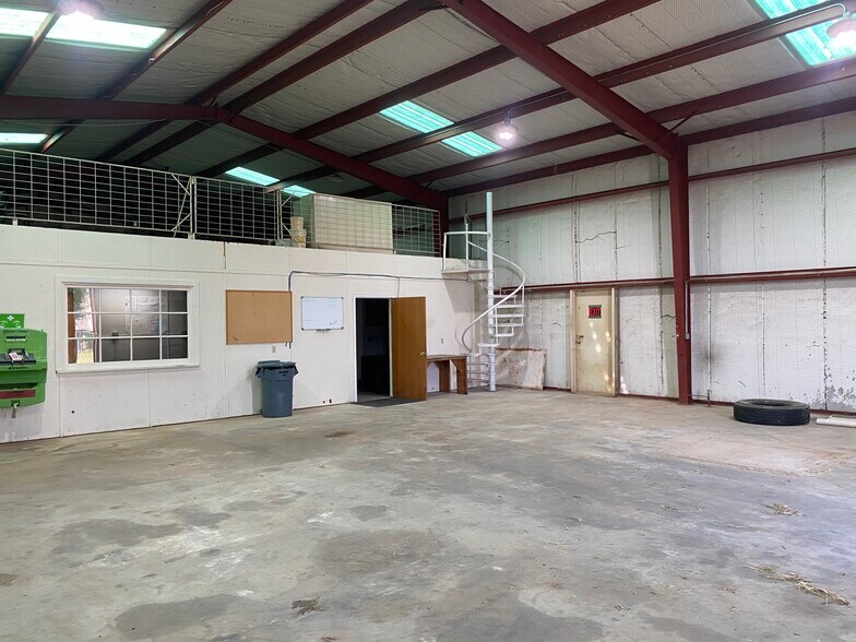 More Photos Of 8051 Seymour Hwy, Wichita Falls Warehouse For Lease