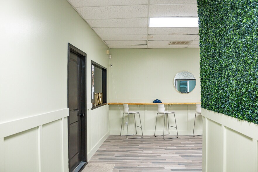 More Photos Of 409 Rayford Rd, Spring Freestanding For Sale