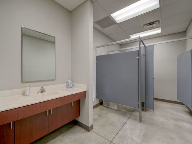 More Photos Of 2201 W South Ave, Ponca City Warehouse For Sale