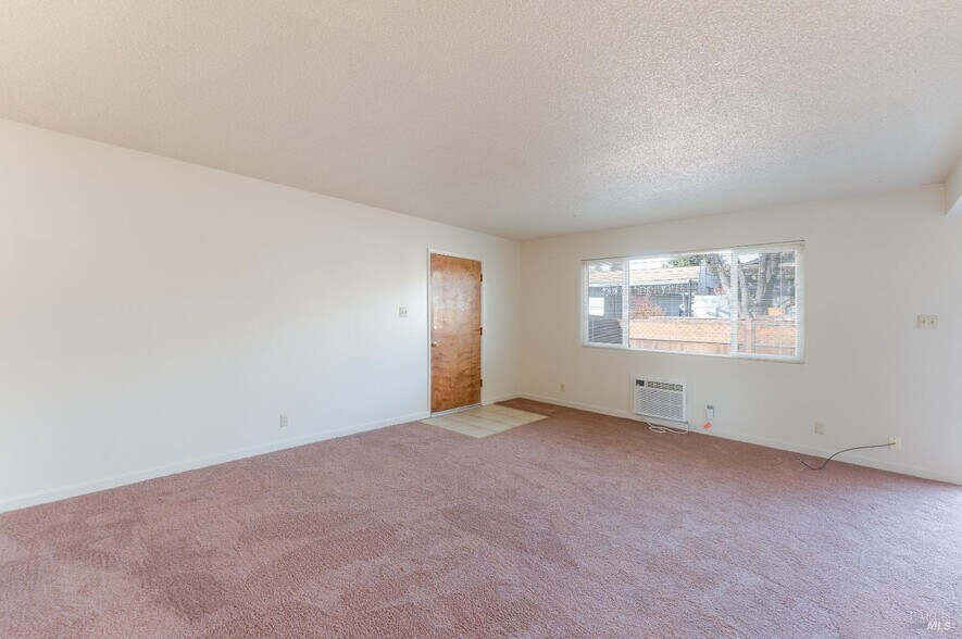 More Photos Of 649 Leslie St, Ukiah Apartments For Sale