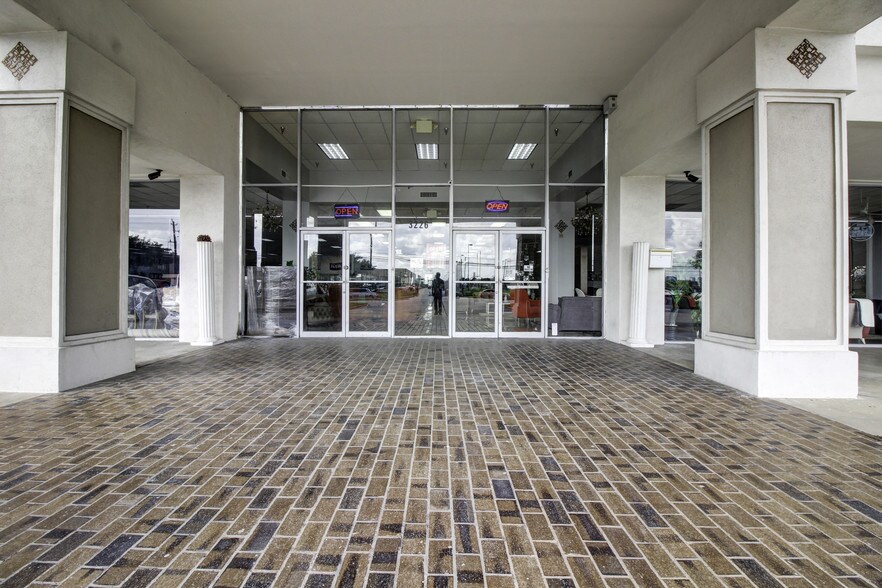 More Photos Of 3226 Hillcroft St, Houston Freestanding For Sale