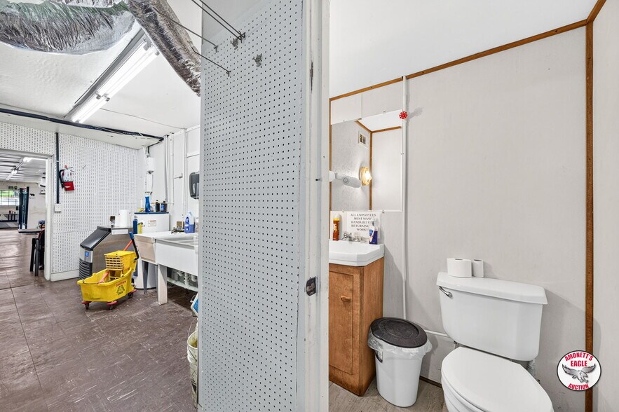 More Photos Of 2969 Moodyville Rd, Byrdstown General Retail For Sale