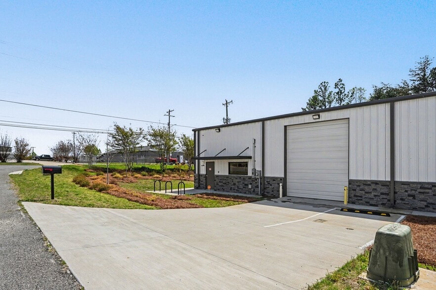 More Photos Of 215 Irvan Ct NW, Concord Flex For Lease