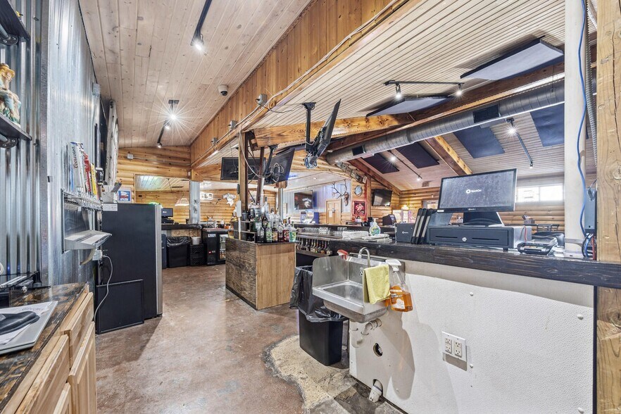 More Photos Of 511 Fergus Ave, Erhard Restaurant For Sale