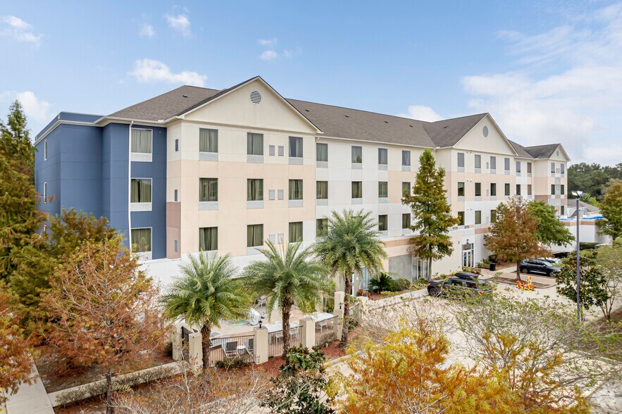 More Photos Of 350 Holiday Square Blvd, Covington Hotel For Sale