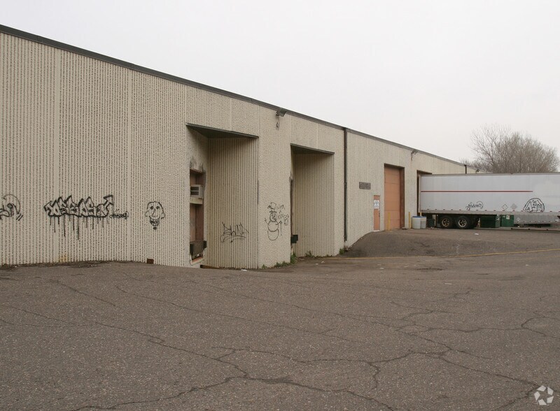 More Photos Of 300 S Owasso Blvd E, Little Canada Showroom For Lease