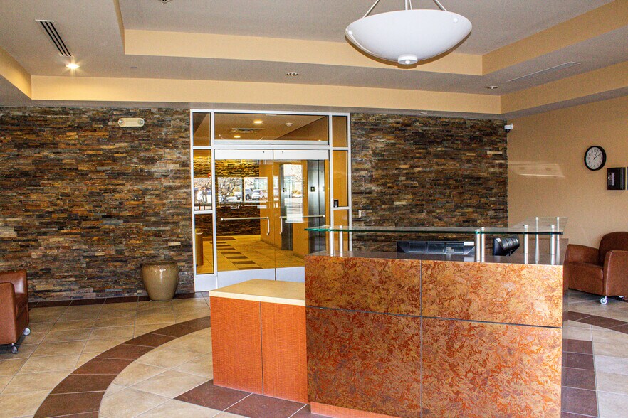 More Photos Of 3900 Masthead St NE, Albuquerque Office For Lease