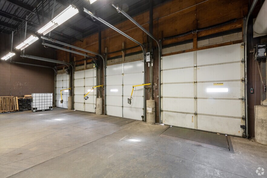 More Photos Of 321 Washington St, Somerville Warehouse For Lease