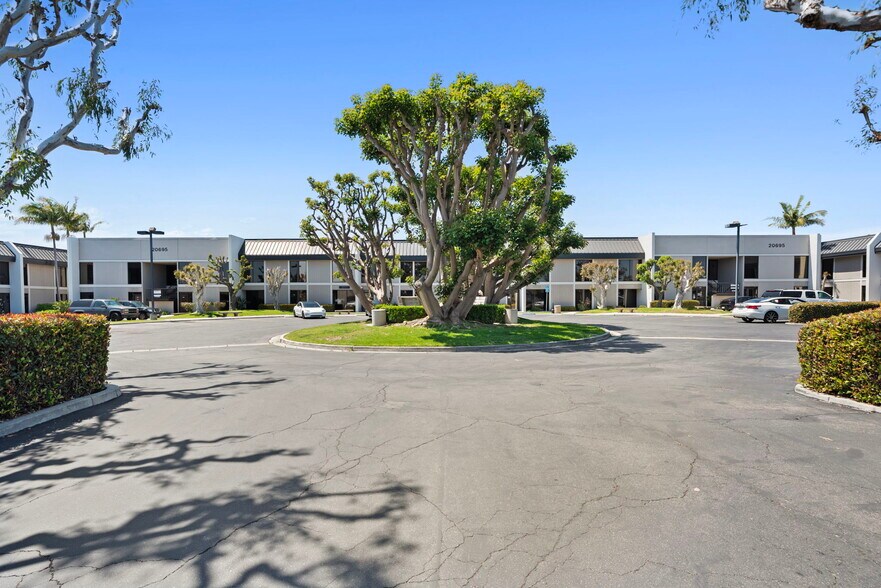 More Photos Of 20675 S Western Ave, Torrance Flex For Lease