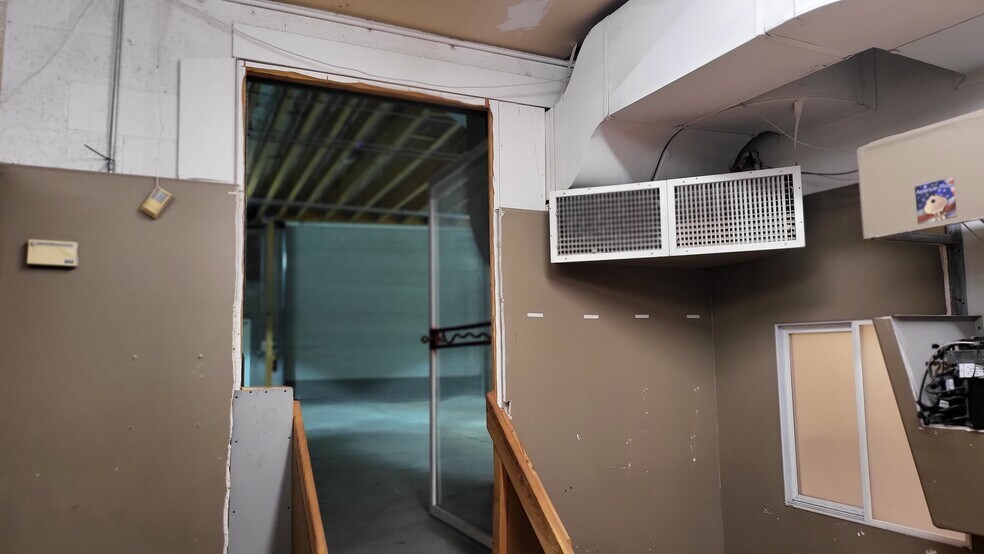 More Photos Of 303 Kansas Ave, Henderson Service For Lease