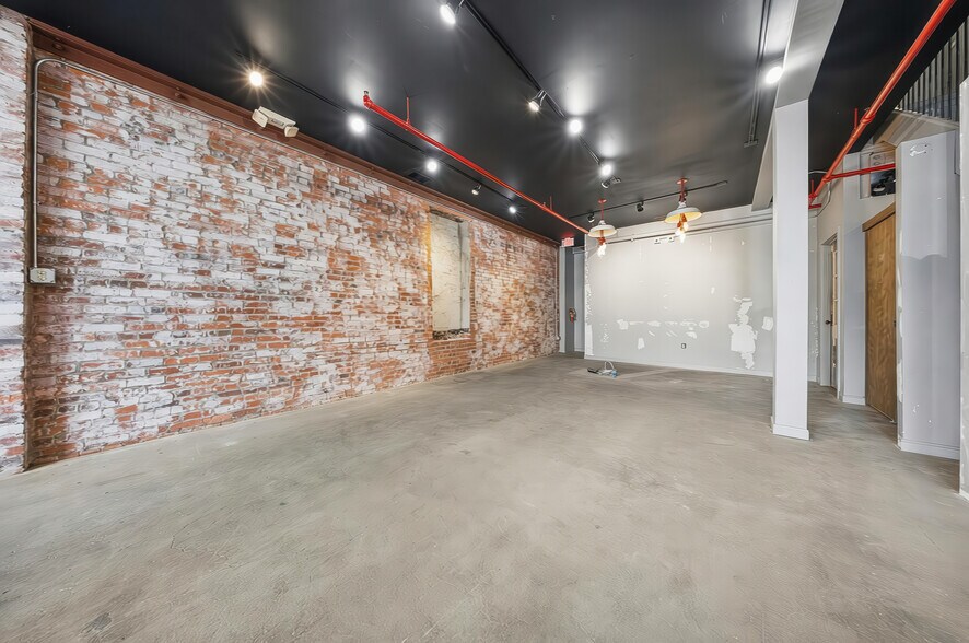 More Photos Of 783-793 N High St, Columbus Storefront For Lease