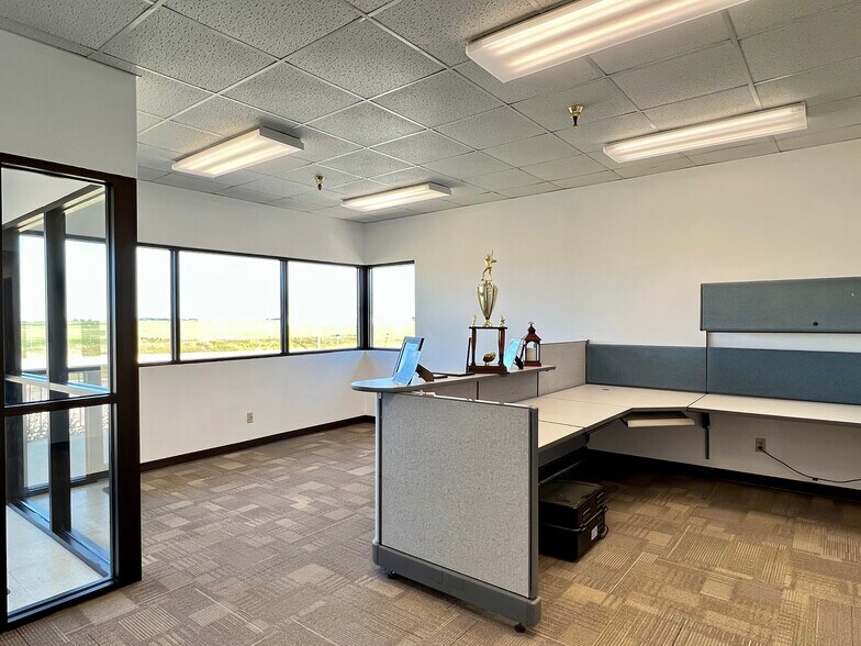 More Photos Of 1025 4 Bottle Dr, Valley City Industrial For Lease