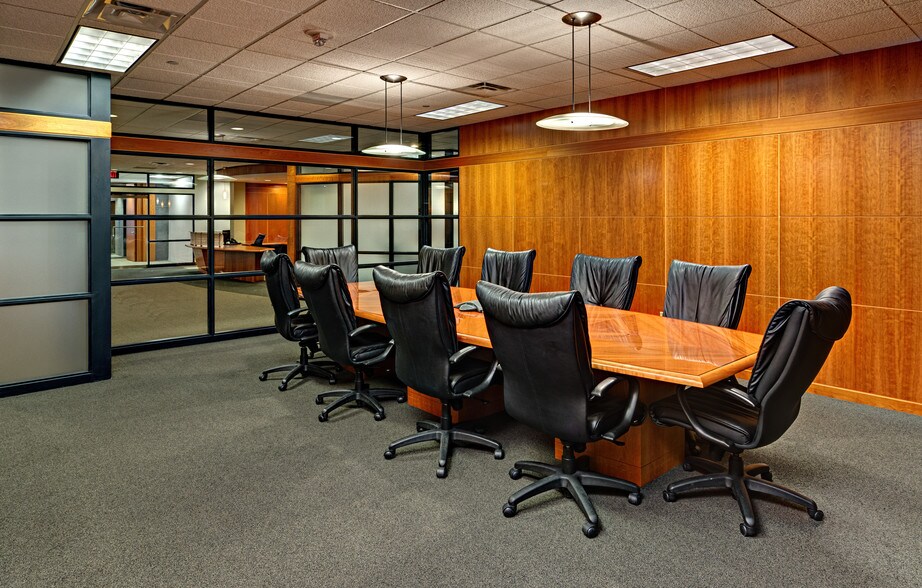 More Photos Of 250 Marquette Ave, Minneapolis Office For Lease
